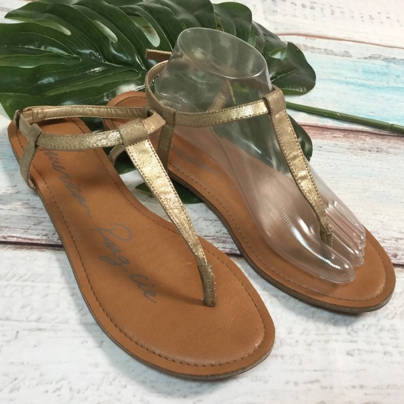 American Rag Gold Sandals - Picture 1 of 8